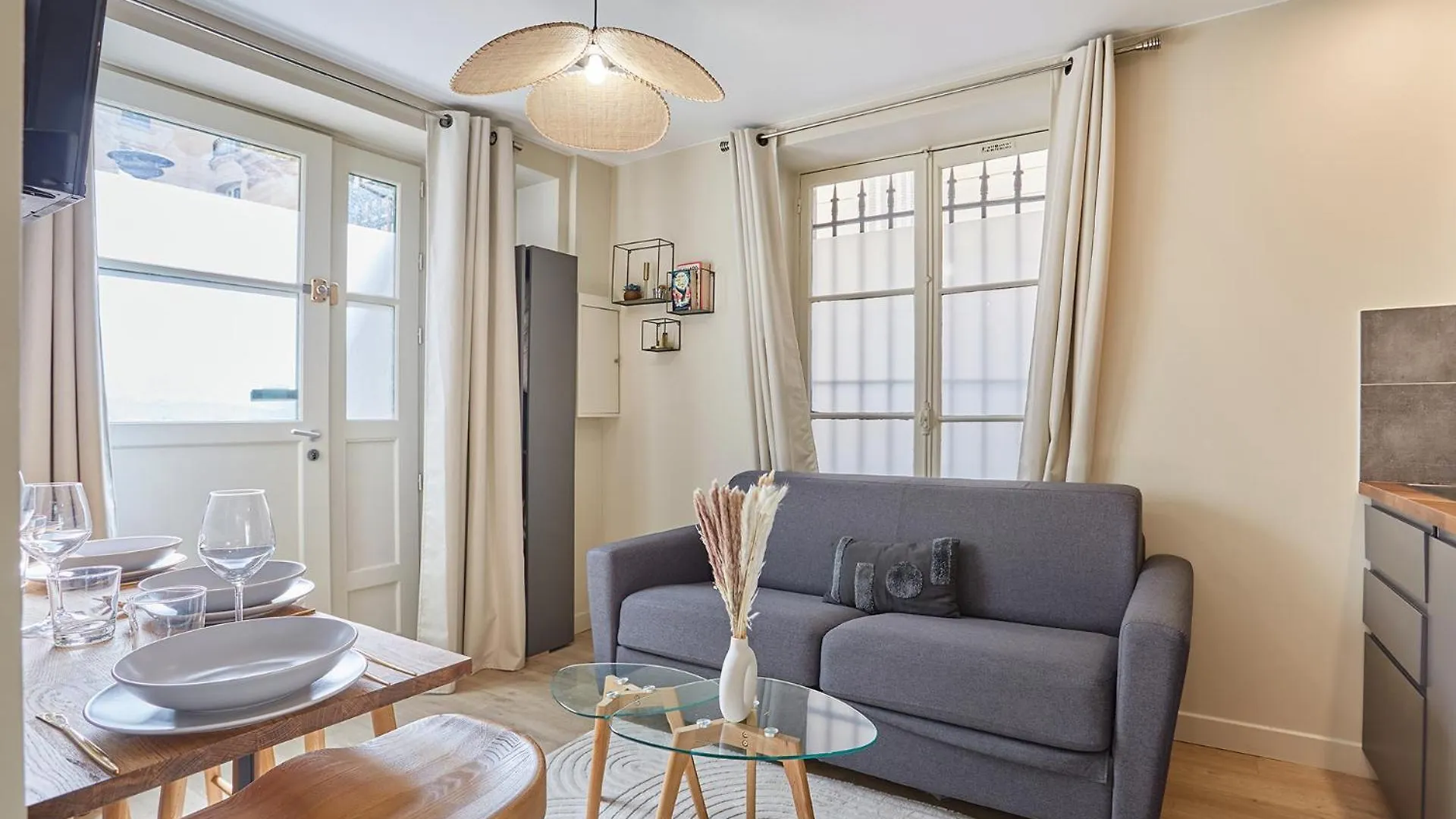 Center Of By Prestige Apartment *